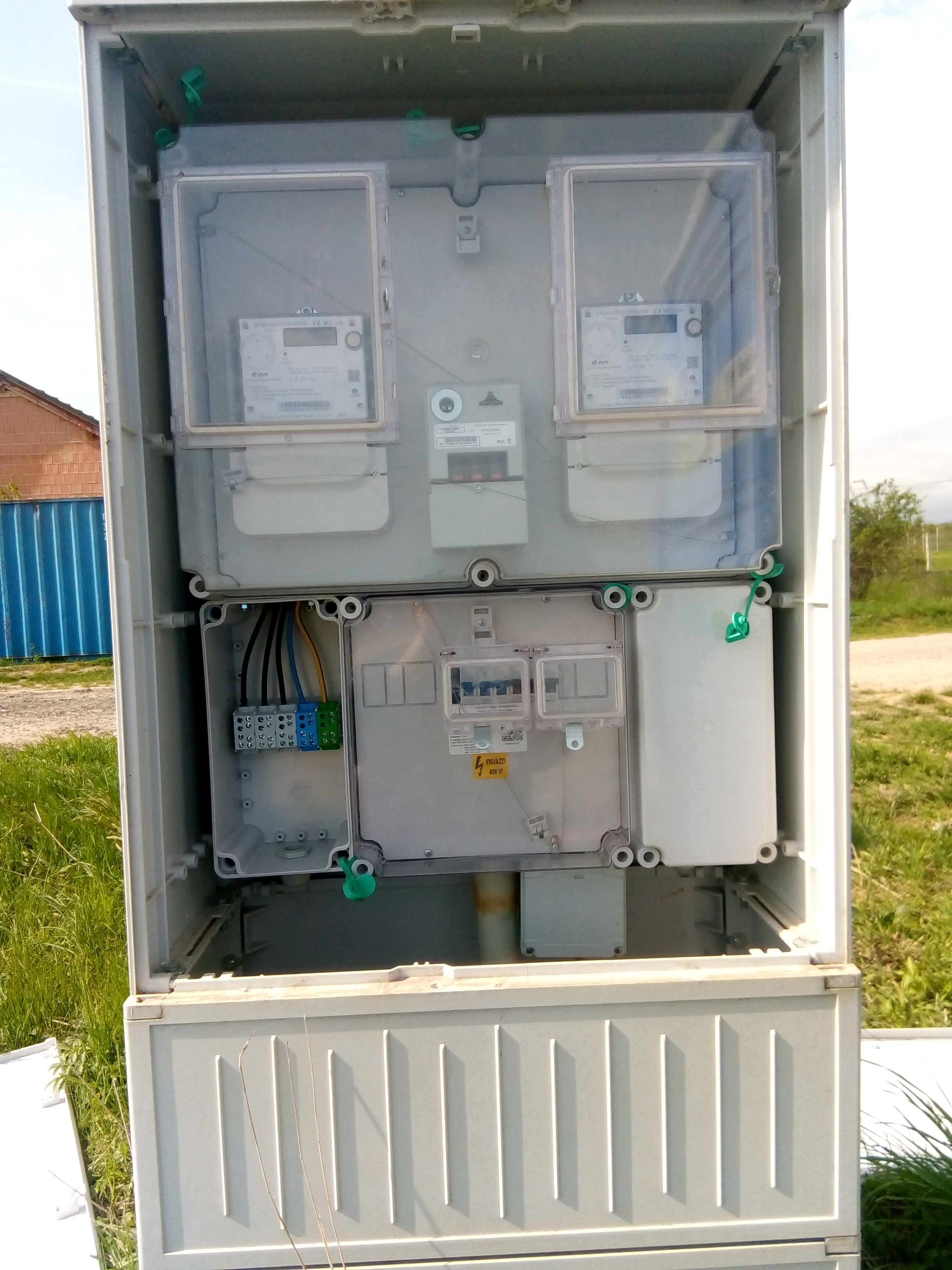 Sínre szerelhető dugalj projekt - 1- IDE KELL BEÉPÍTENI EGY DUGALJAT, AMIRŐL MAJD A BETONKEVERŐ MŰKÖDIK